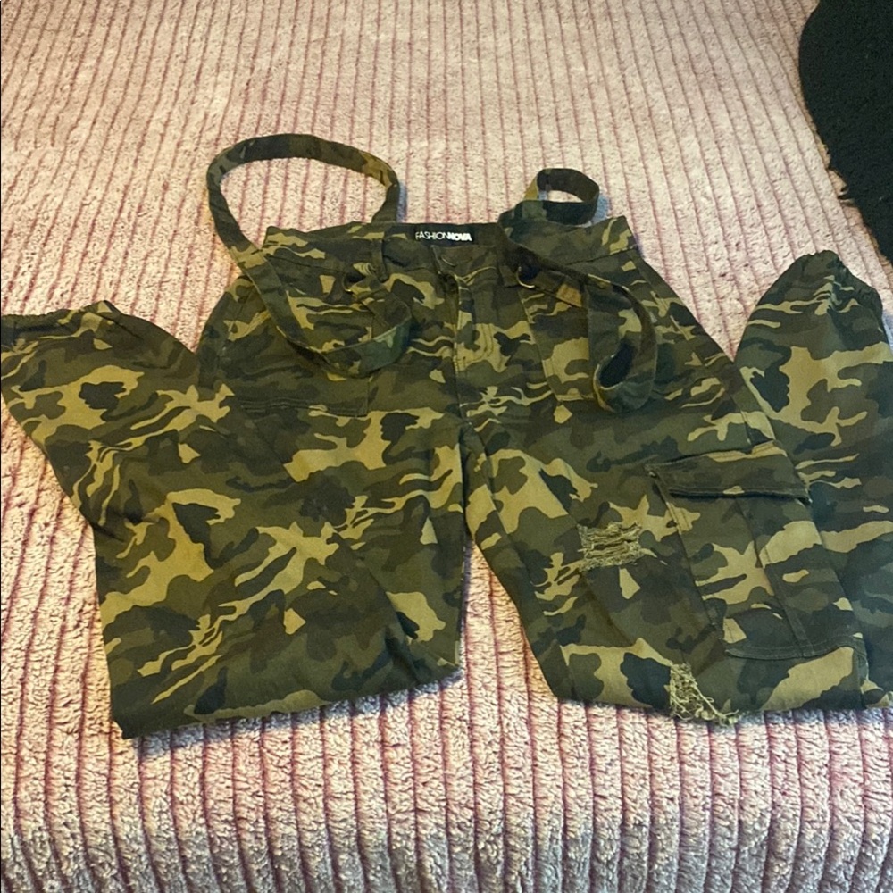 Fashion Nova Green Camouflage Pants - Picture 3 of 4